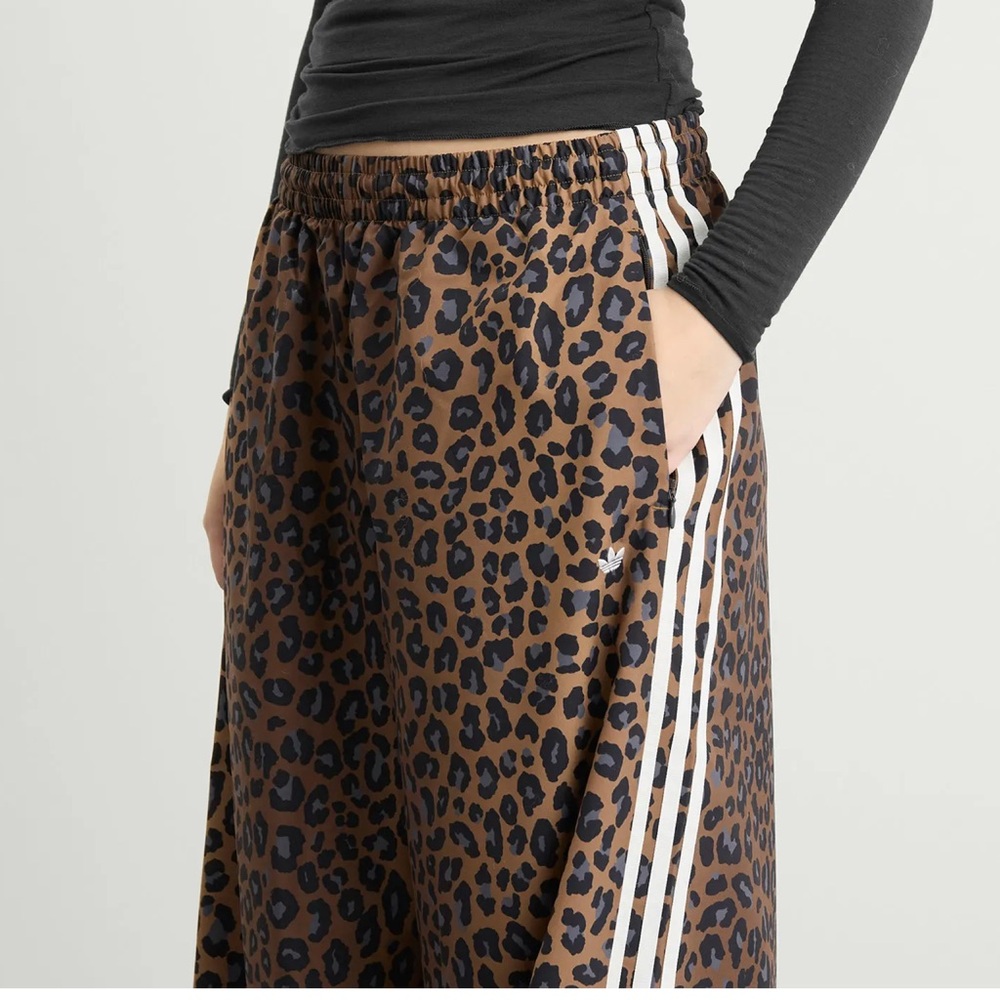 SOLD OUT! ADIDAS leopard printed oversized track pants - Picture 6 of 6